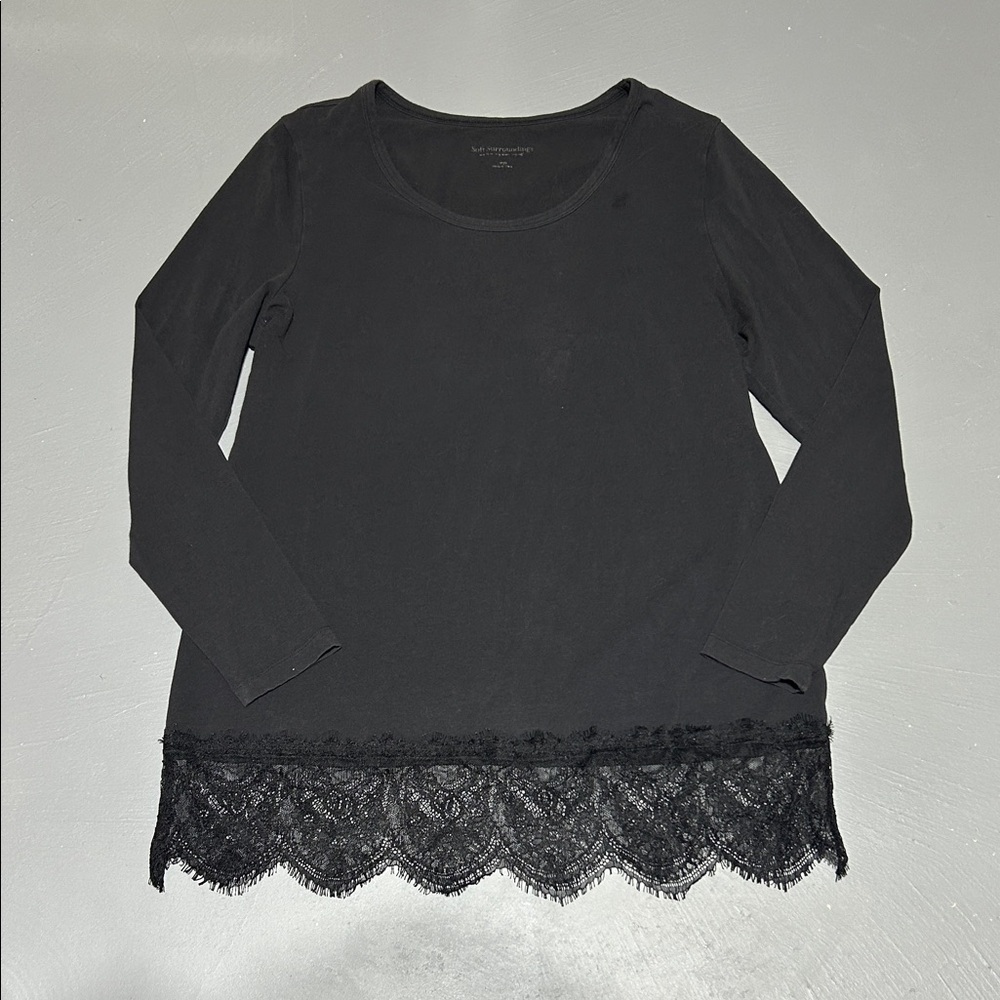 Soft Surroundings Black Long Sleeve Shirt with Design at Bottom (Women’s Large)